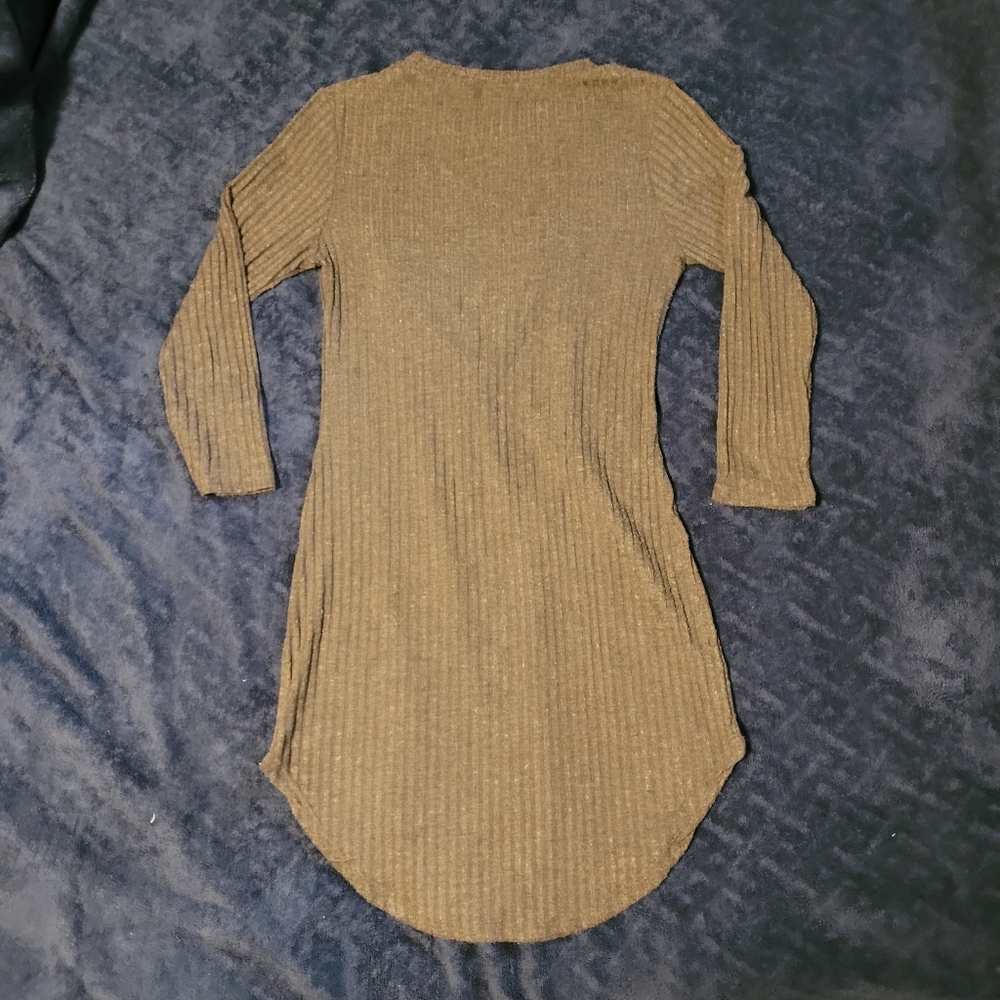 3/4 sleeve form fitting dress - Picture 6 of 8
